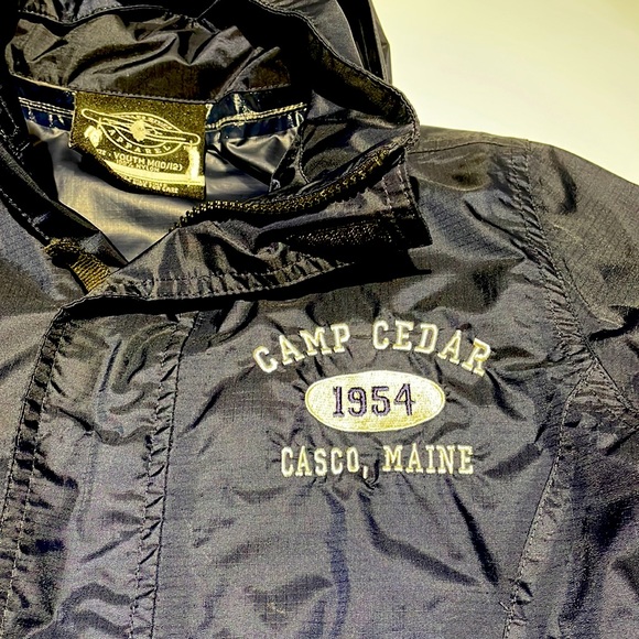 Camp Cedar Boys Nylon Windbreaker/Rain Jacket. Size M. EUC - Picture 2 of 4